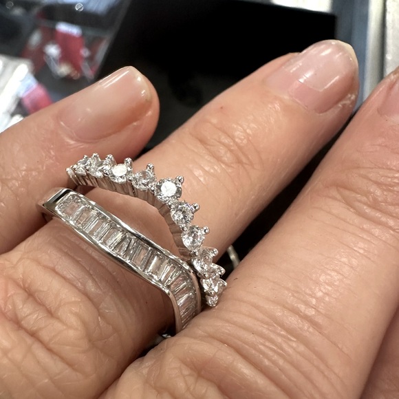 New Stunning Crystal Set of 2 Bands ring rings sz 8 solid 925 sterling silver - Picture 2 of 6